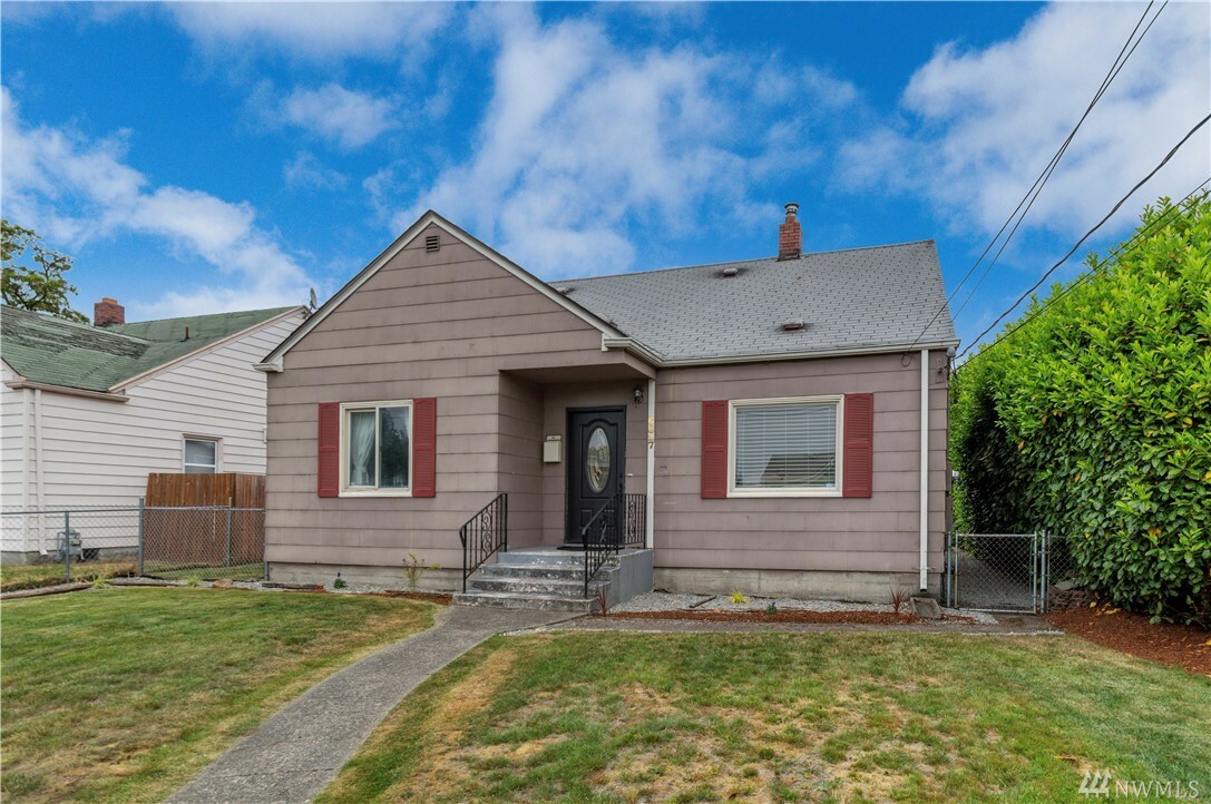 Property Photo:  6827 S Junett St  WA 98409 