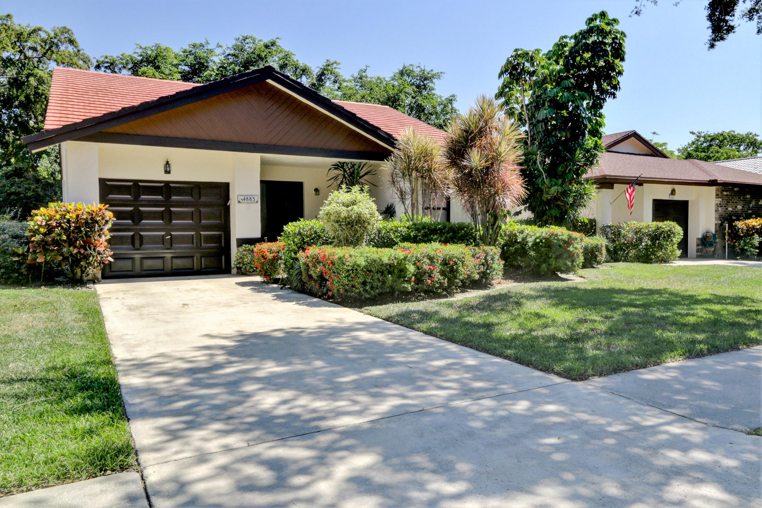 Property Photo: 4883 Boxwood Circle FL 33436