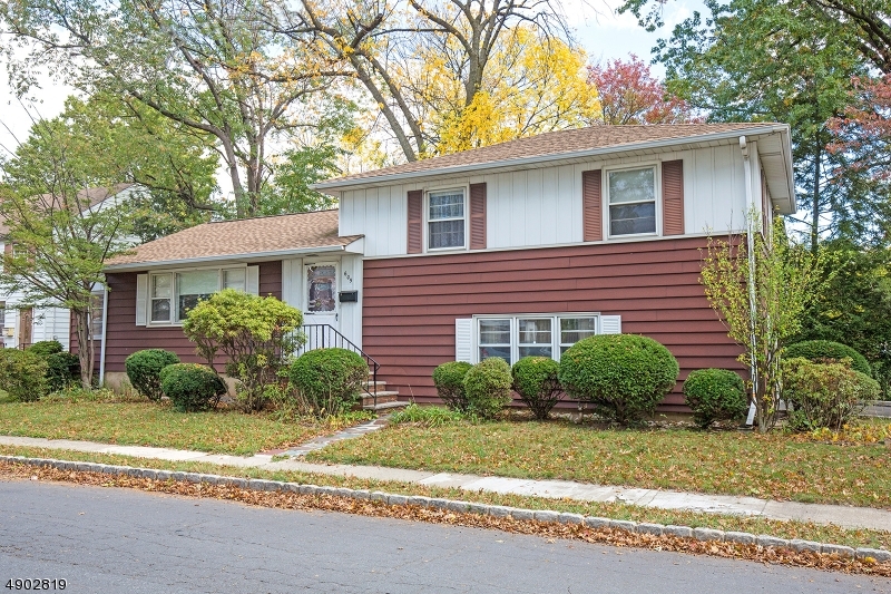 Property Photo:  609 Palisade Rd  NJ 07083 