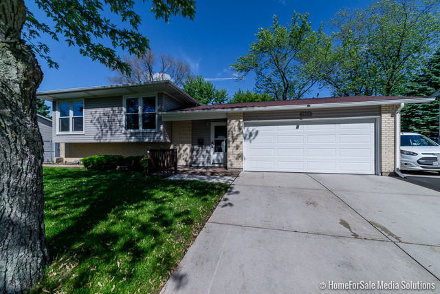 Property Photo:  7805 Dalewood Parkway  IL 60517 