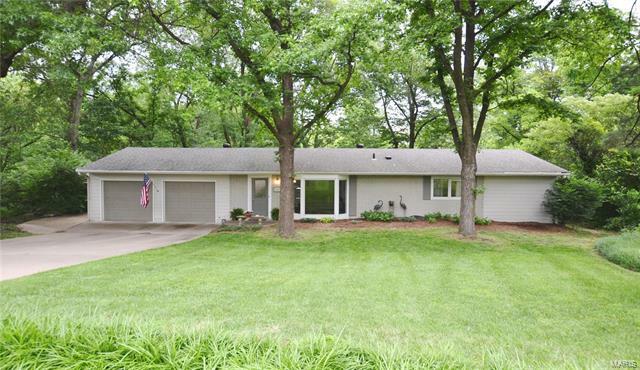 Property Photo: 10 Country Squire Lane 63146