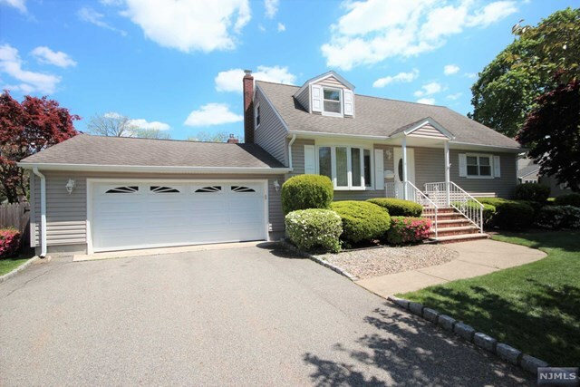 Property Photo:  4 Kimble Court  NJ 07444 