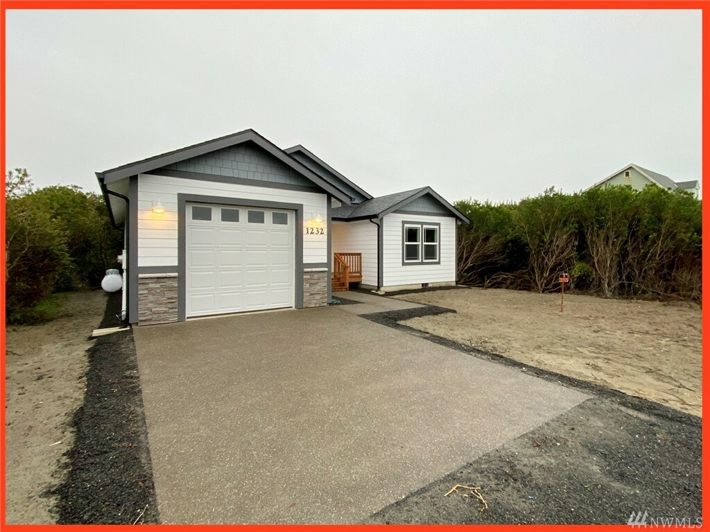 Property Photo:  1232 E Ocean Shores Blvd  WA 98569 