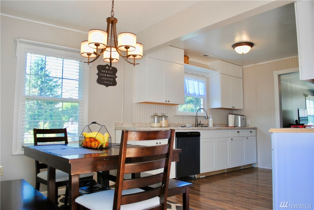 Property Photo: 207 E Gibson Ave WA 98816