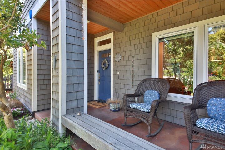 Property Photo:  301 Noblecliff Place  WA 98260 