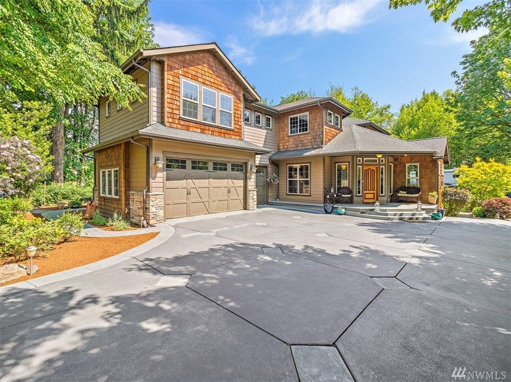 Property Photo:  4818 Lake Alice Rd SE  WA 98024 