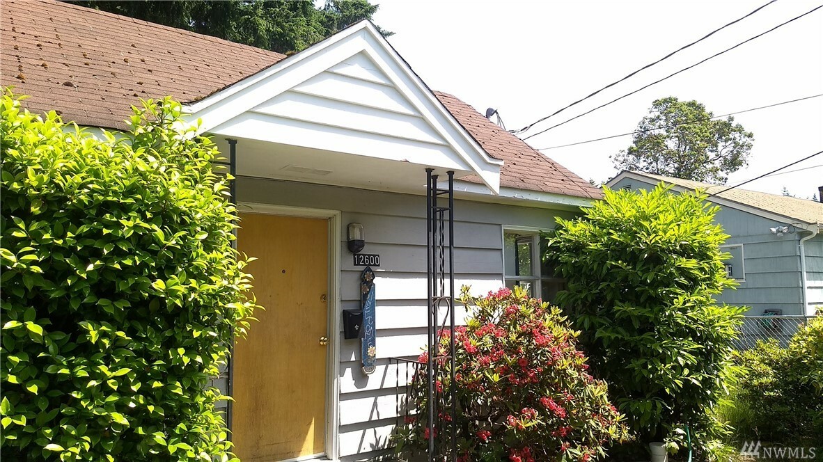 Property Photo: 12600 8th Ave NE WA 98125