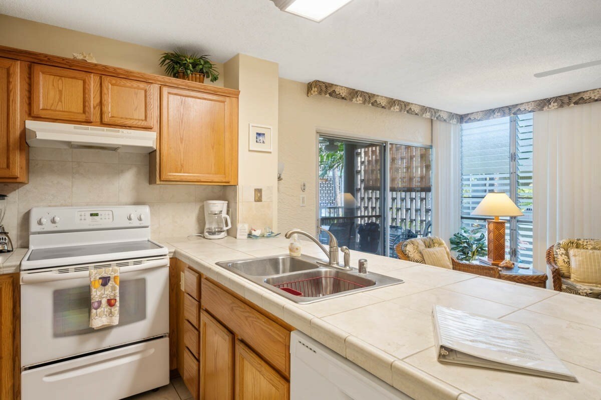 Property Photo:  75-6016 Alii Dr 215  HI 96740 