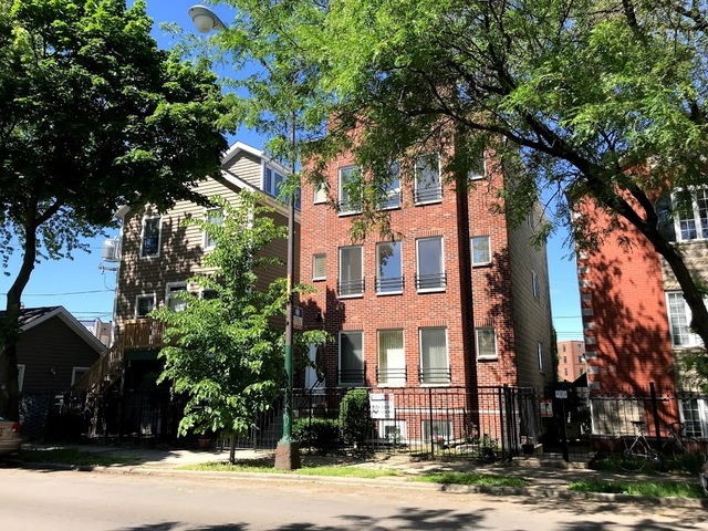 Property Photo:  2832 North Damen Avenue 2  IL 60618 