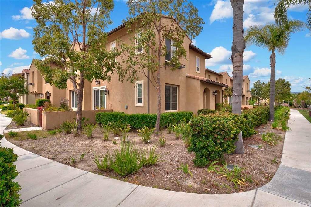 Property Photo:  2208 Pasadena Court 8  CA 91915 