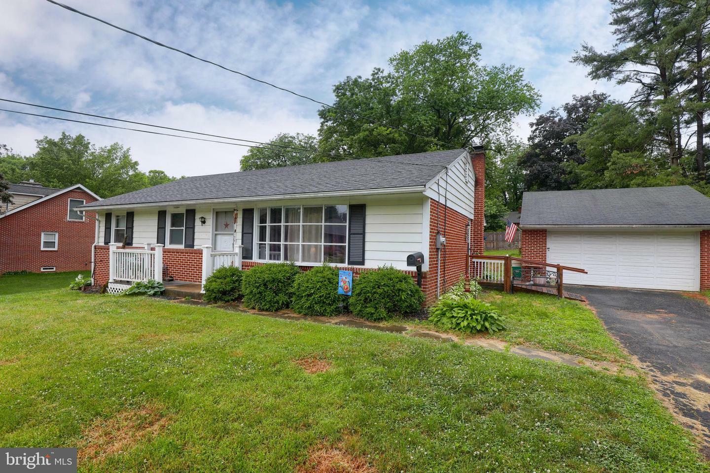 Property Photo:  405 Spring Drive  PA 17551 