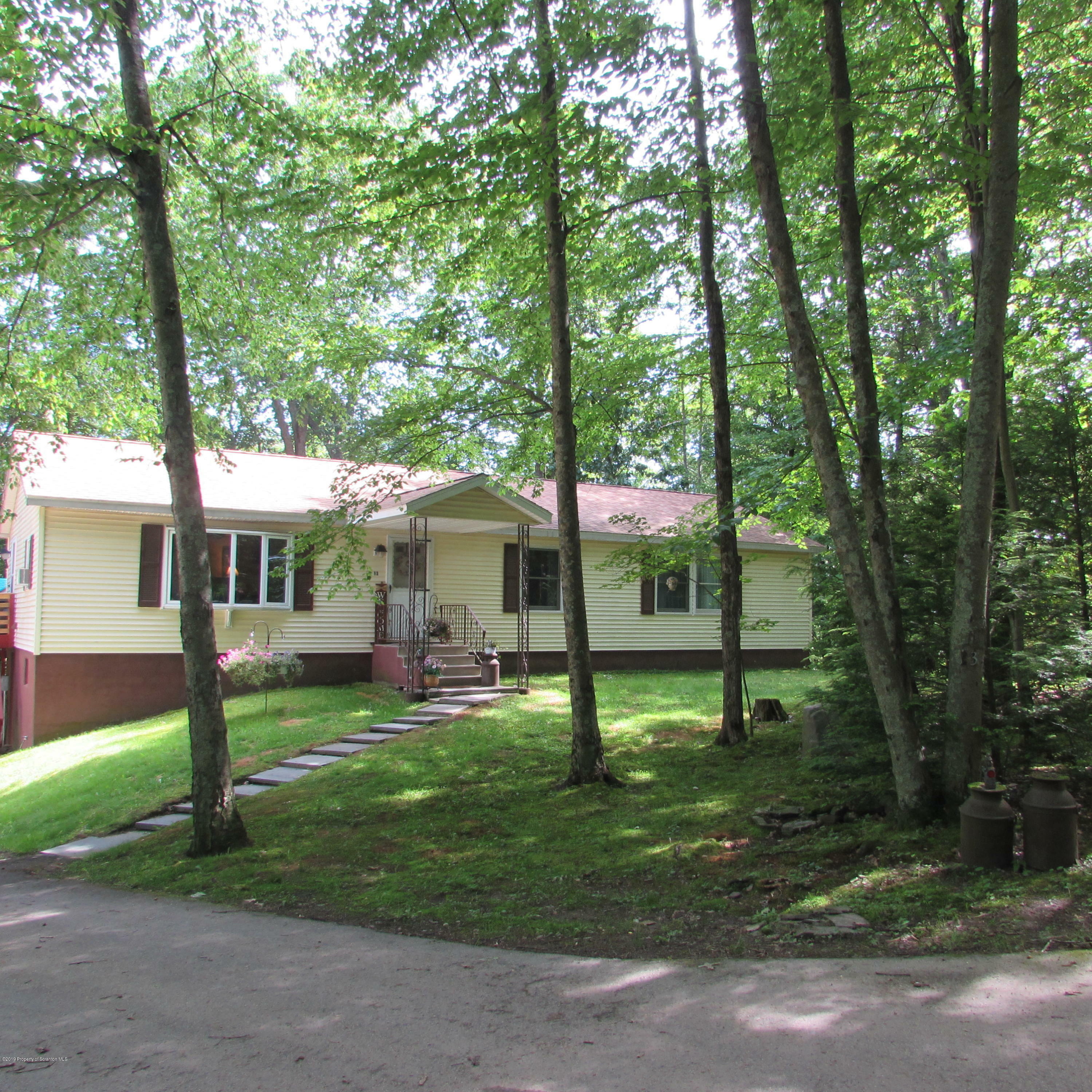 Property Photo:  13 Golf Lane  PA 18657 