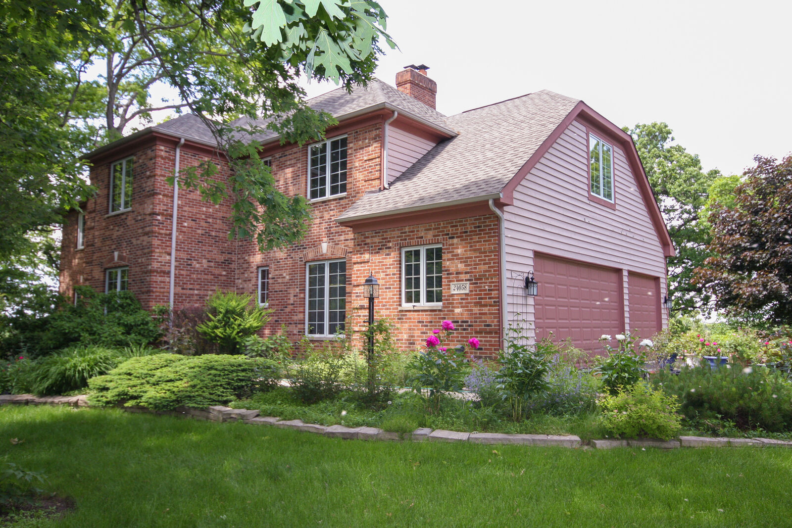 Property Photo: 24058 West Old Oak Drive IL 60060