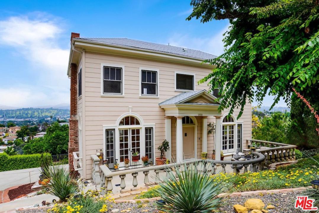 Property Photo: 2529 Ivanhoe Dr CA 90039