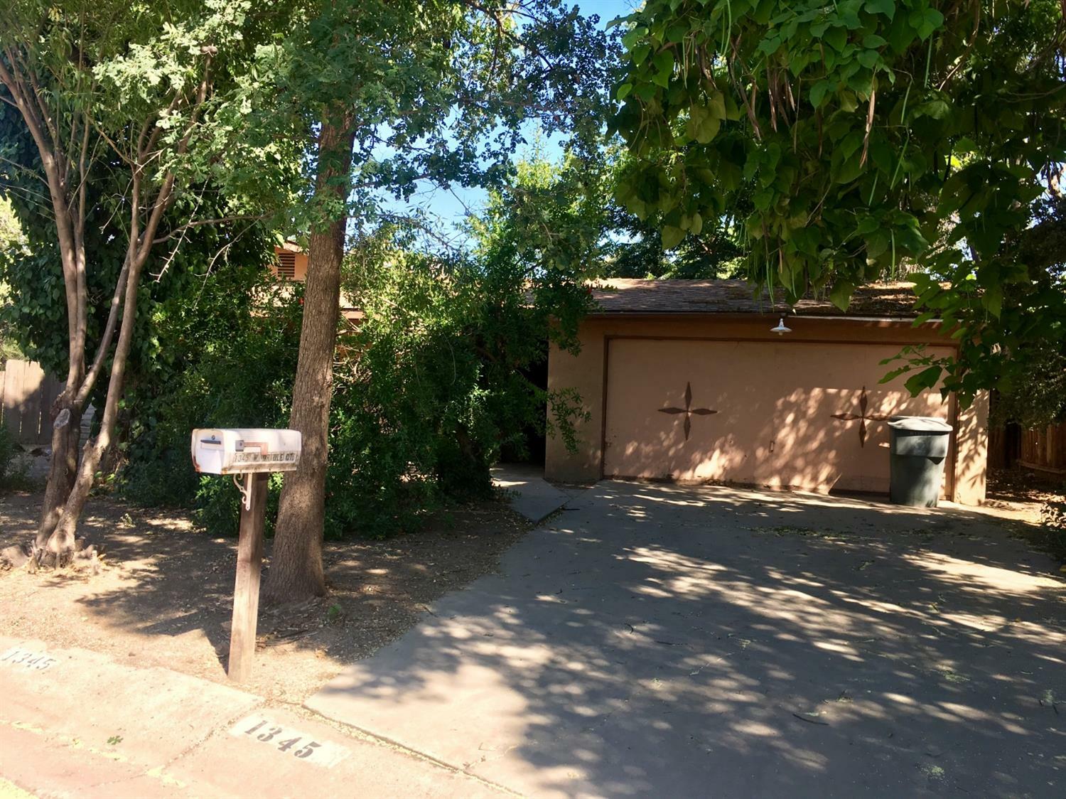 Property Photo:  1345 W Oriole Drive  CA 93291 