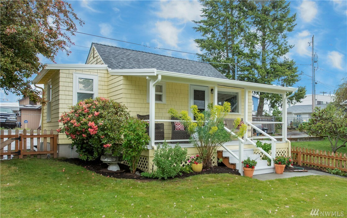 Property Photo:  7516 13th Ave SW  WA 98106 