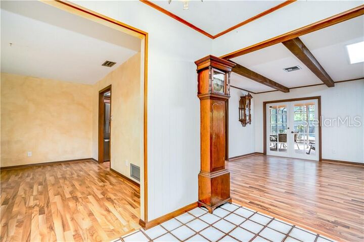 Property Photo: 610 Archibald Avenue FL 32701