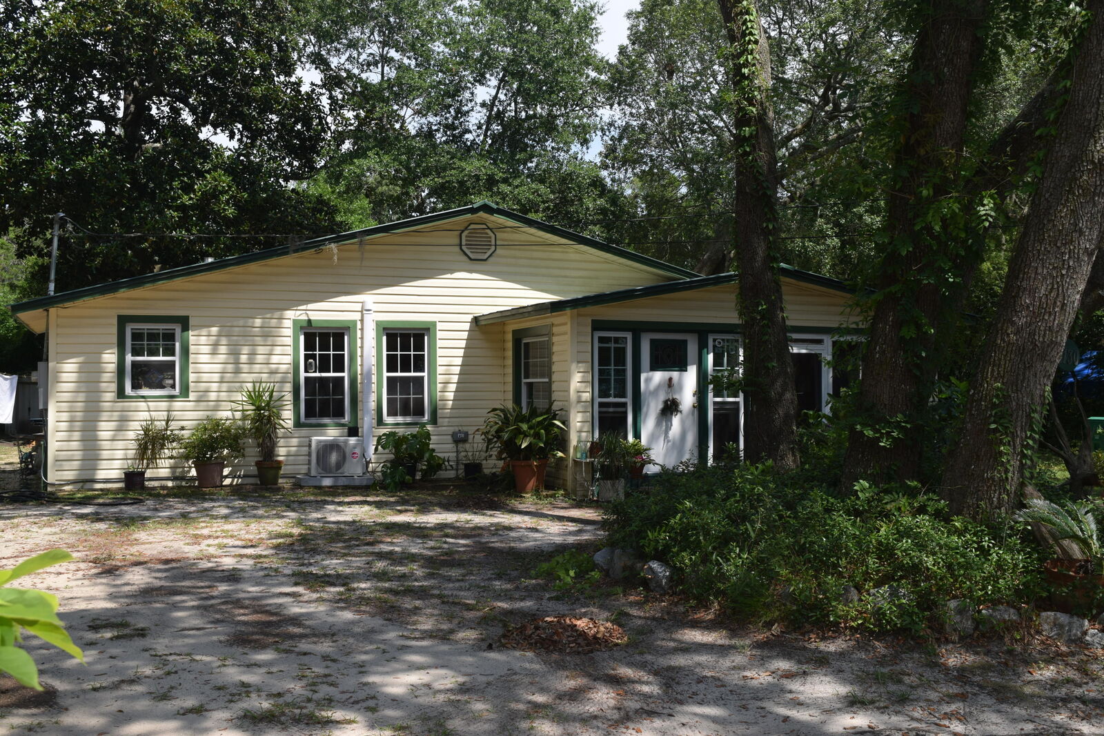 Property Photo:  1130 Bayshore Drive  FL 32578 