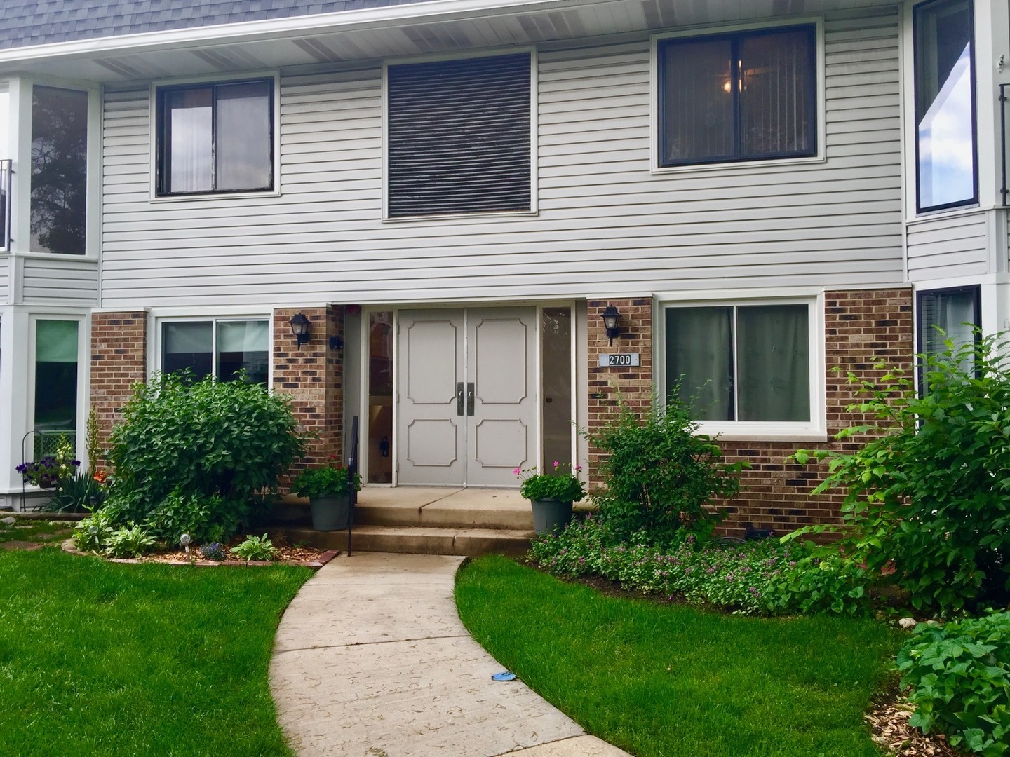 Property Photo:  2700 Mitchell Drive 2  IL 60517 