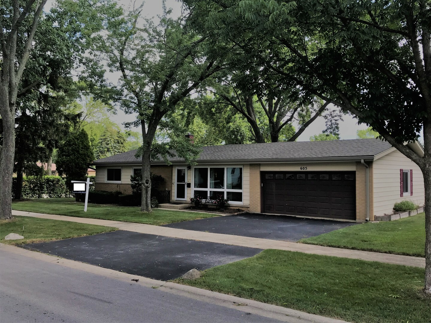 Property Photo:  605 North Wilshire Drive  IL 60056 