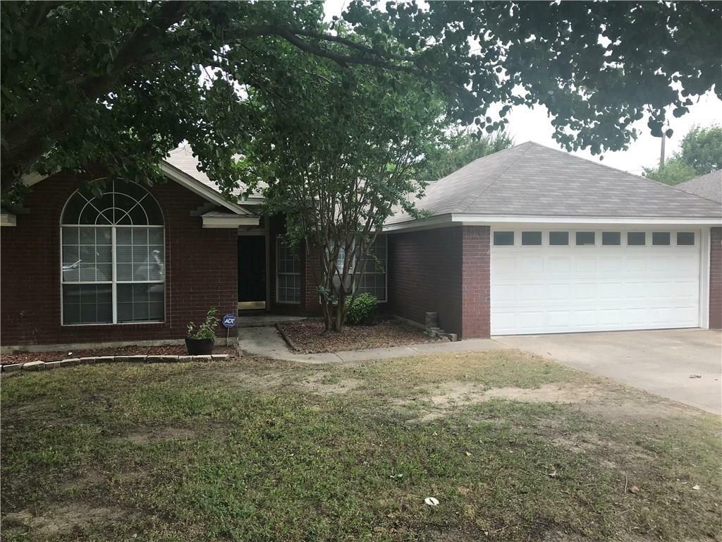 Property Photo:  2000 Jasmine Street  TX 76205 