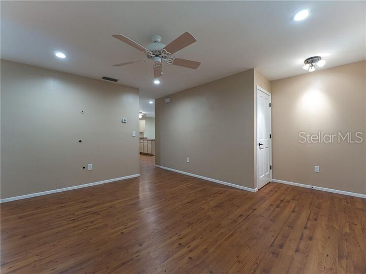 Property Photo:  807 Ponder Avenue  FL 34232 