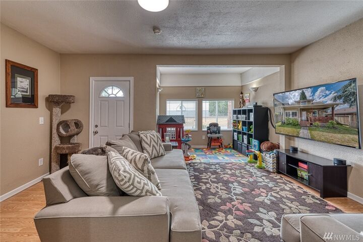 Property Photo:  1608 E Pioneer Ave  WA 98372 