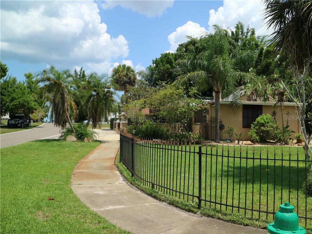 Property Photo:  72 N Park Avenue  FL 34689 