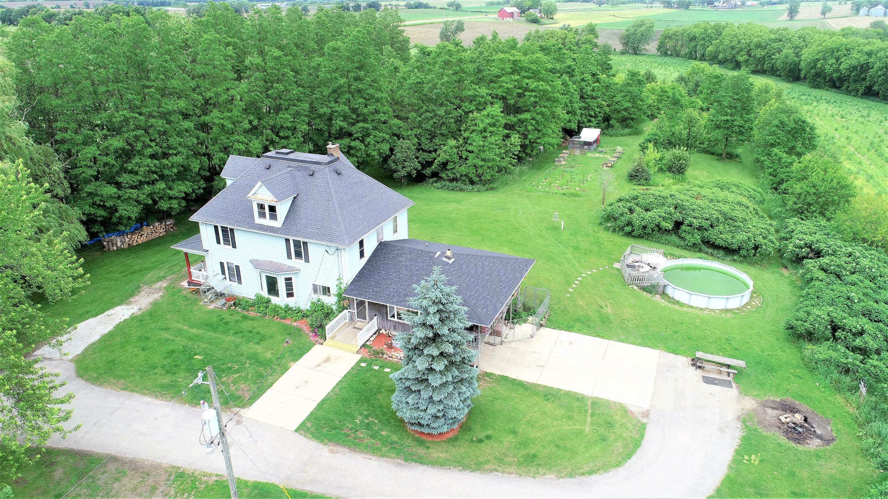 Property Photo:  W6246 Apple Rd  WI 53098 