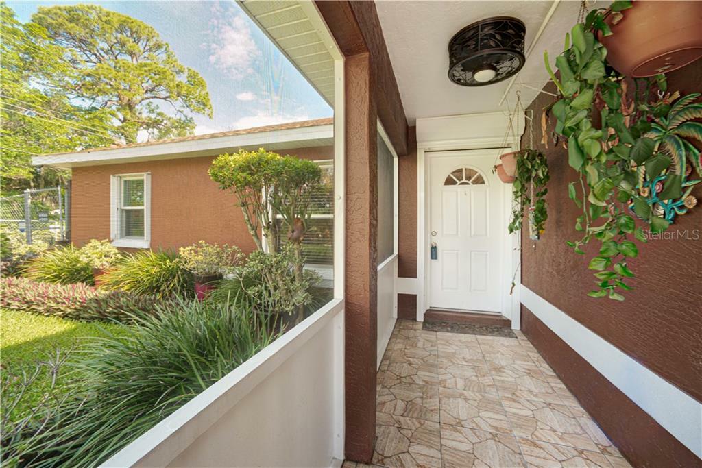 Property Photo:  3035 Edgewood Terrace  FL 34231 