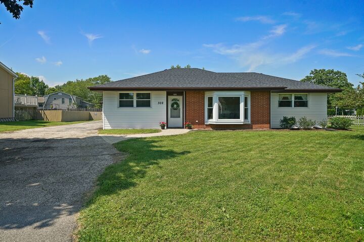 302 South Thornwood Drive  Lindenhurst IL 60046 photo
