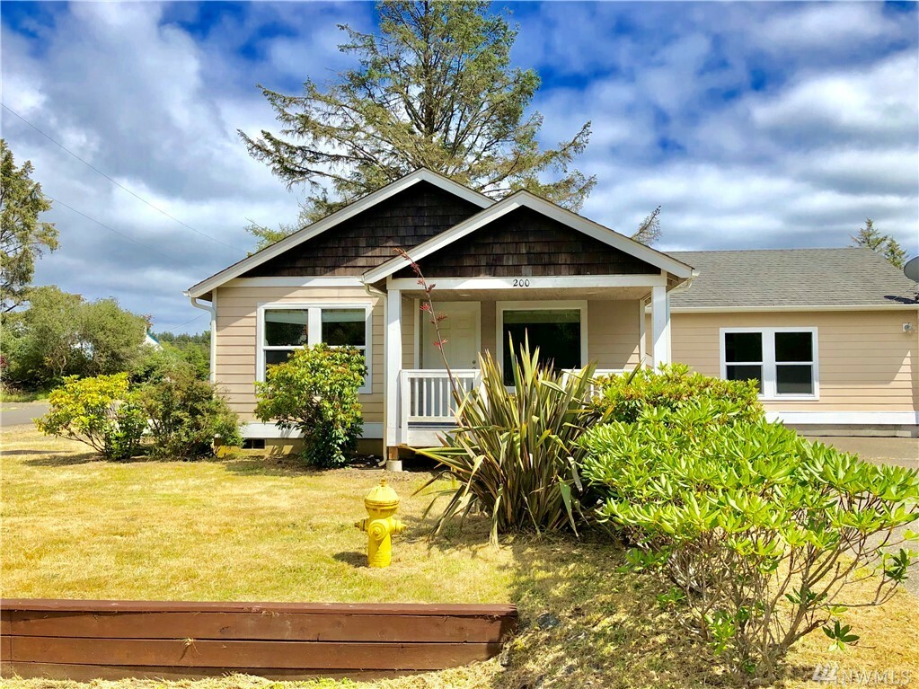 Property Photo:  200 S Narwhal Lp SW  WA 98569 