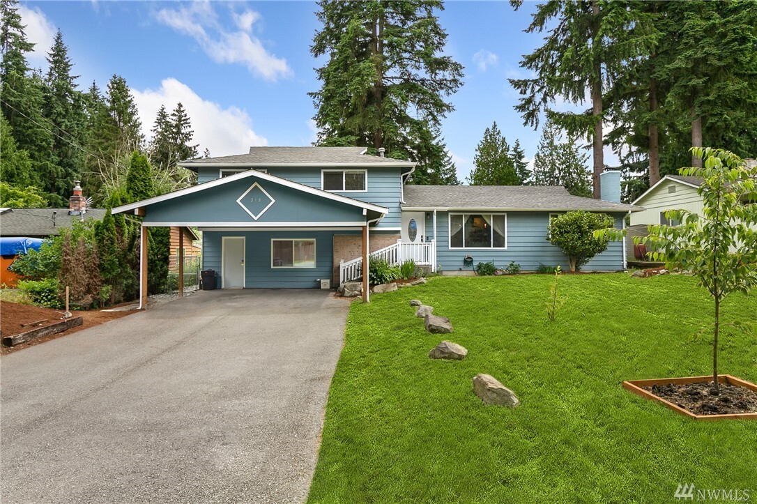 Property Photo: 218 Meadow Place SE WA 98208