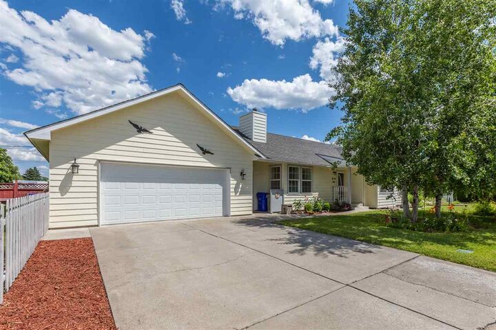 826 N Best Rd  Spokane Valley WA 99216 photo