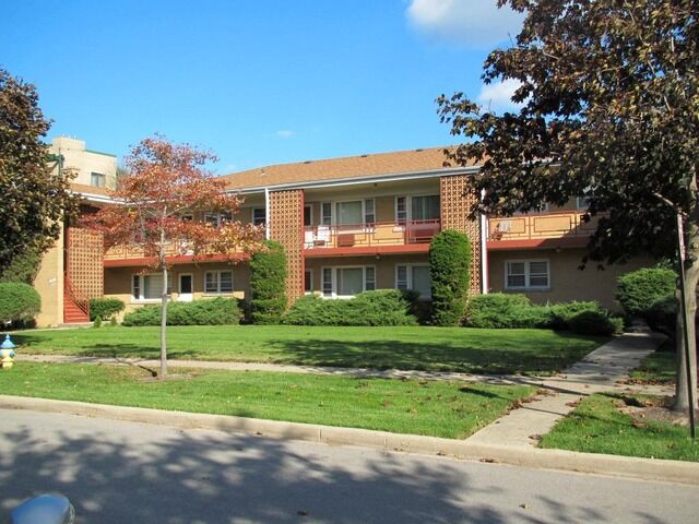 Property Photo:  13 North Clifton Avenue 204  IL 60068 