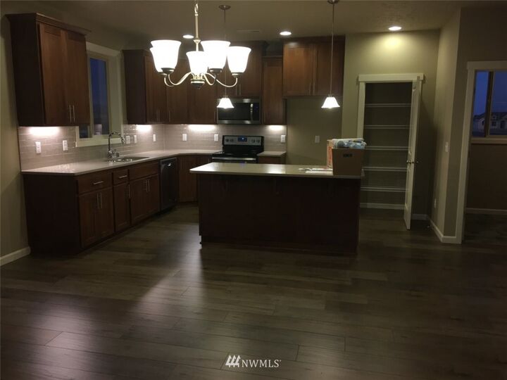 Property Photo:  301 K Street NE  WA 98848 