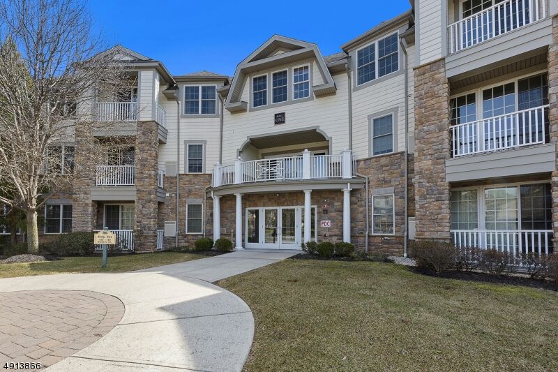 Property Photo:  178 Victoria Dr 178  NJ 08807 