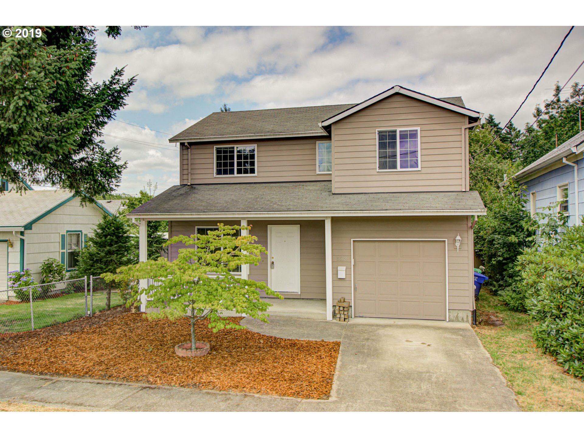 Property Photo: 5613 SE 58th Ave OR 97206
