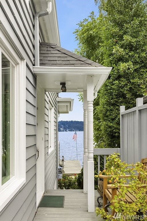 Property Photo: 10644 Riviera Place NE WA 98125