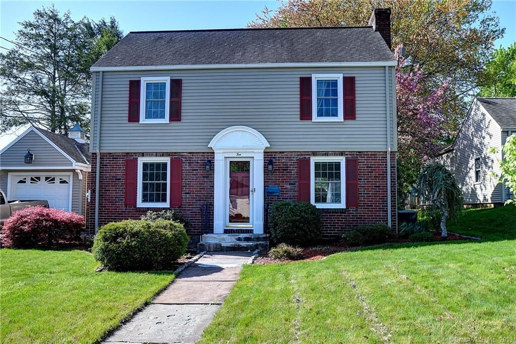 Property Photo:  10 Chamberlain Road  CT 06109 