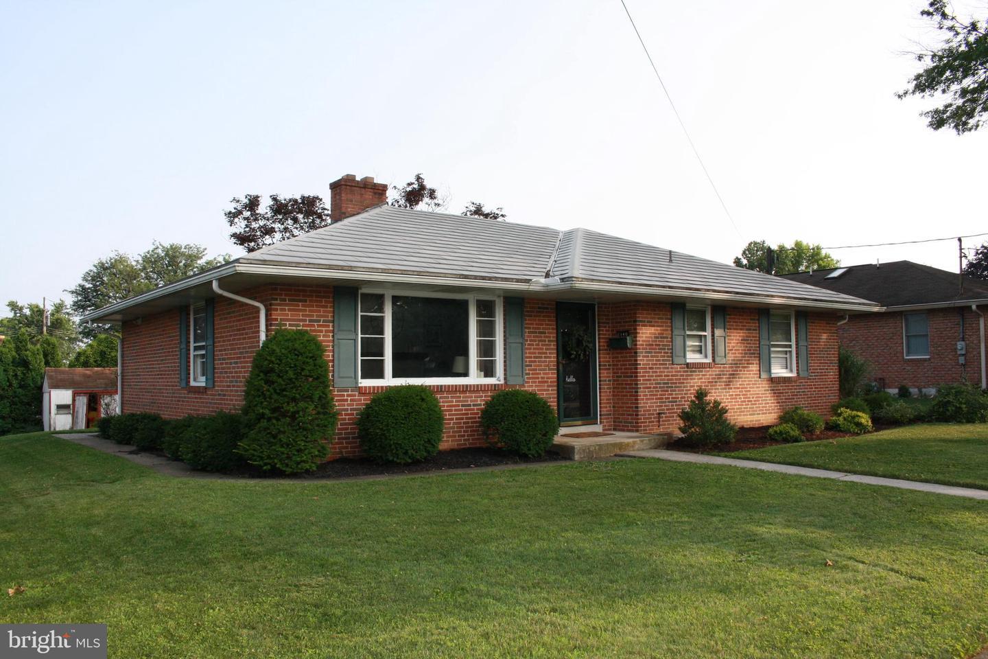 Property Photo: 140 W Pine Street PA 17078