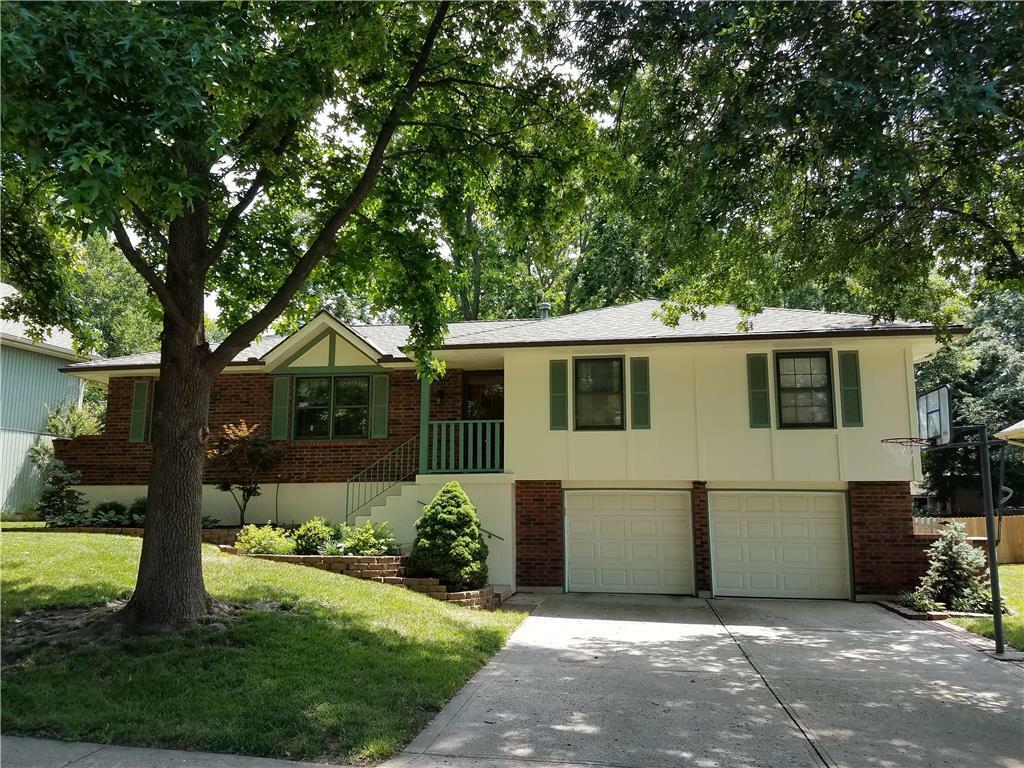 Property Photo:  609 NE Birchwood Drive  MO 64086 