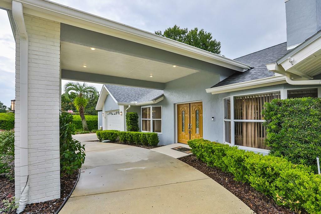 Property Photo:  2705 S Fairway Drive  FL 33566 