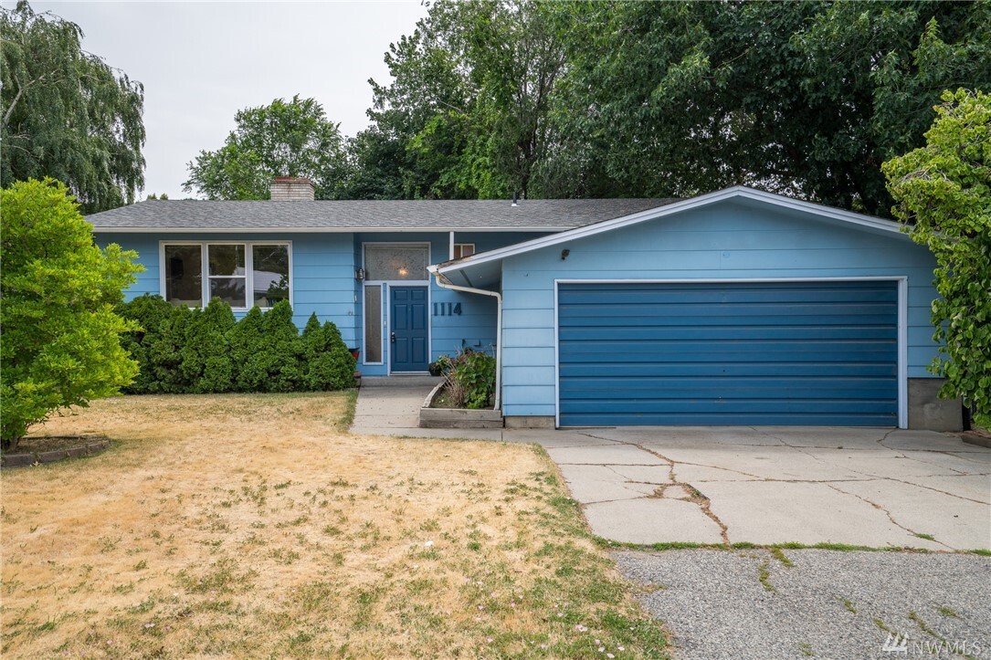 Property Photo:  1114 2nd St SE  WA 98802 