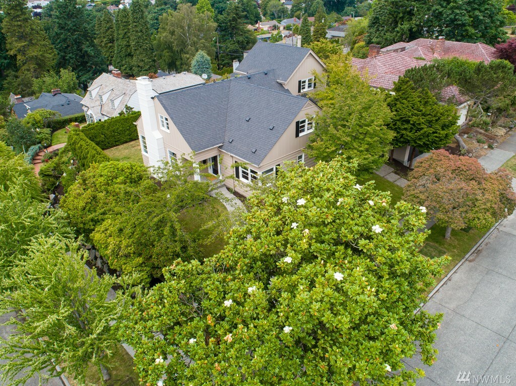 Property Photo: 1801 30th Ave W WA 98199
