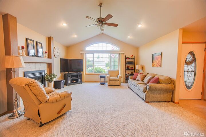 Property Photo:  217 Springview Dr  WA 98264 