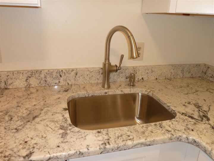 Property Photo:  4 Autumn Leaf Drive U15  NH 03060 