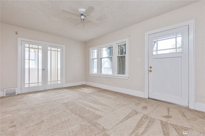 Property Photo:  814 S Rose St  WA 98108 