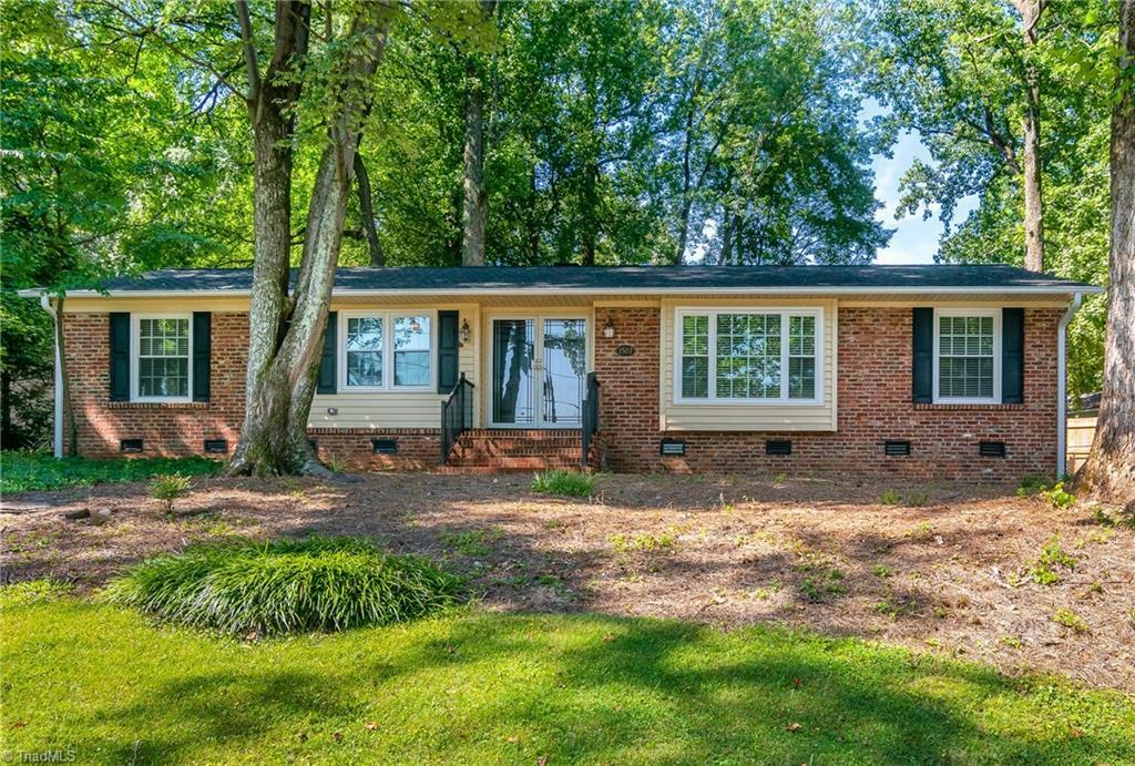 Property Photo:  1507 Lafayette Court  NC 27408 