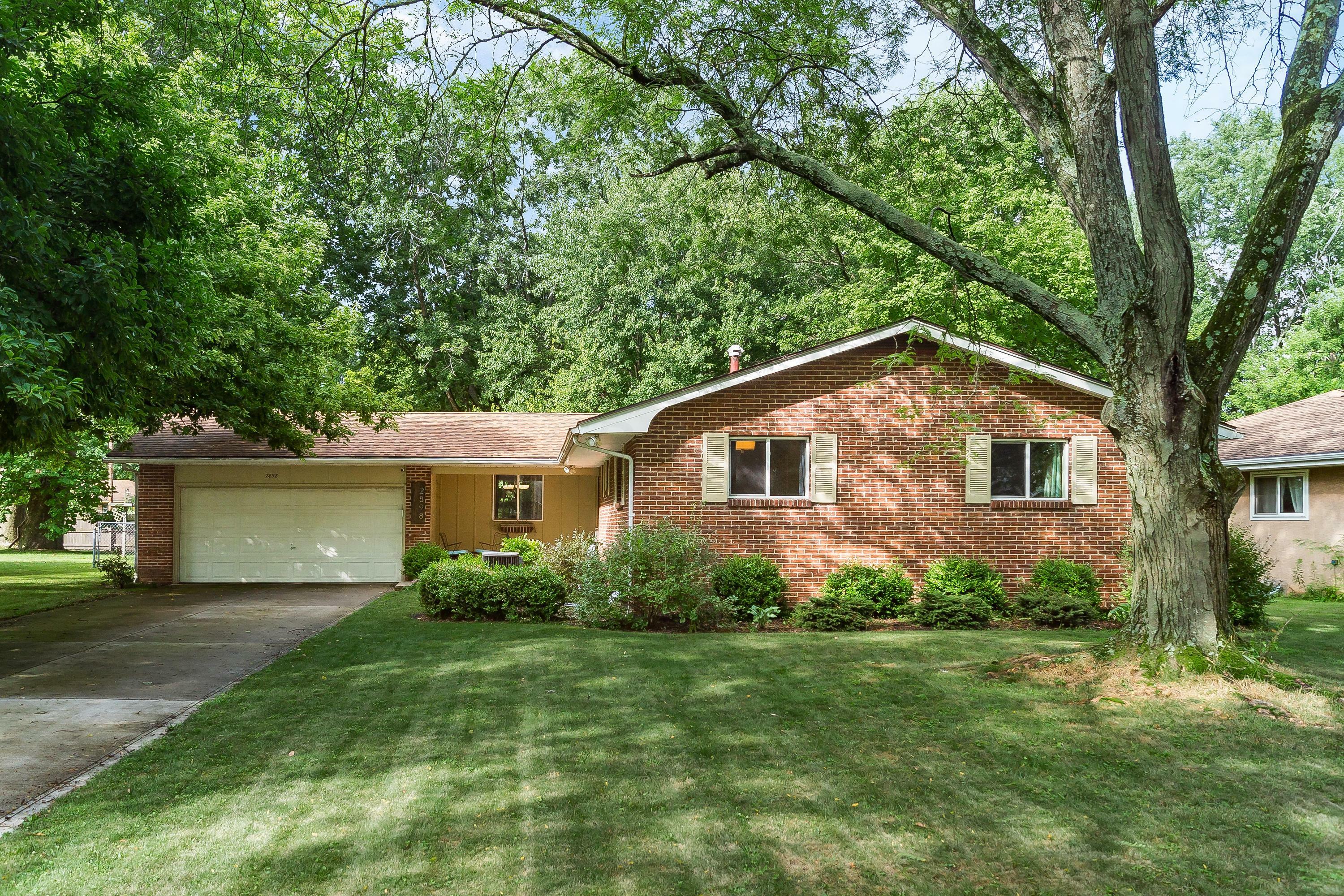 Property Photo:  2898 Clermont Road  OH 43209 